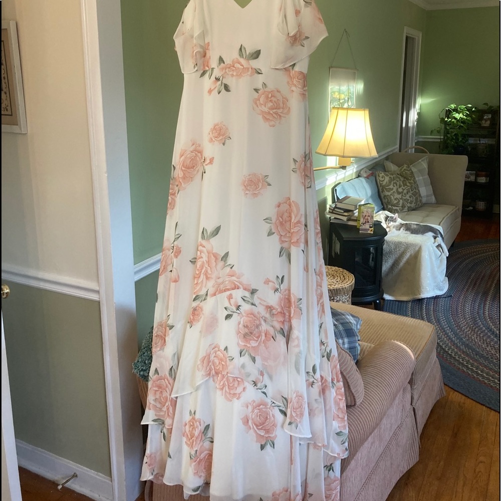 White Dress Pink flowers 💐